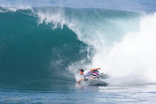 surfing keramas